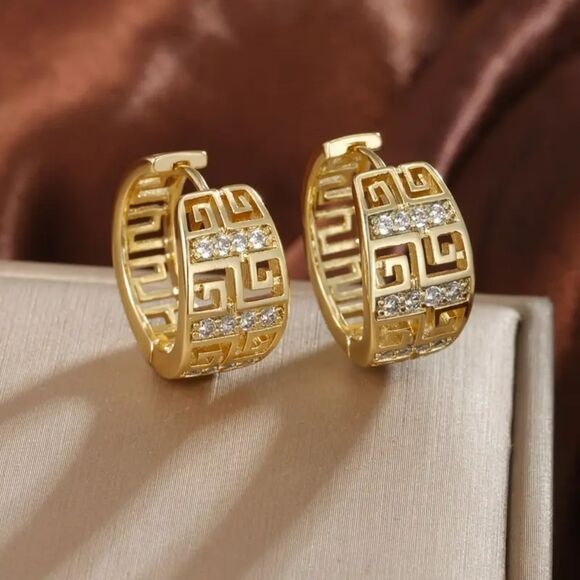 "Louise" 18k Gold Geometric Ethnic Style Huggie Hoop Earrings CZ Accent - Picture 1 of 3